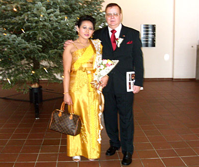 Hochzeitspaar Achim und Somthawin aus Berlin.