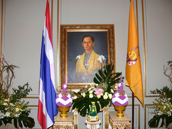 Des thailändischen Königs 82. Geburtstag in Berlin.