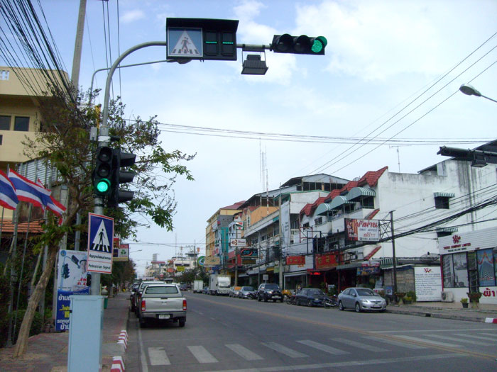 Weltneuheit - Ampel für Fussgänger in Pattaya