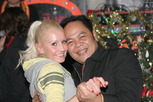 Bobo mit Blondie bei der Weihnachtsfeier im Berliner R.C.A.