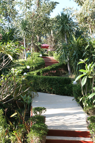 Tropischer Garten im Top Resort auf Koh Chang.