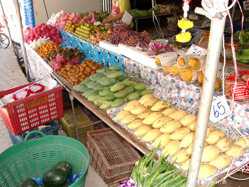 Reichliches Angebot an Früchten auf der Koh Chang.