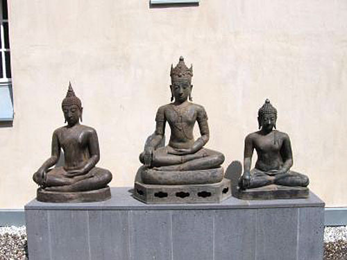 Buddha Statuen im Parkschlösschen Bad Wildstein