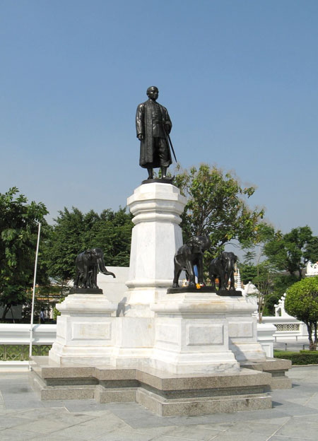 Statue des Rama II.