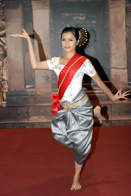 Kambodschanische Tänzerin auf der ITB 2010 in Berlin