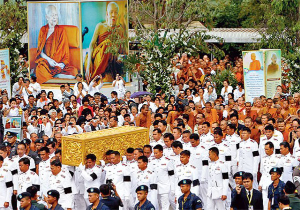 Zeremonie für Luang Ta Maha Bua