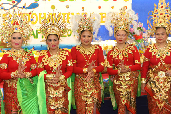 Die legendäre Thai-Tanzgruppe Ban Mai Ruh Roy