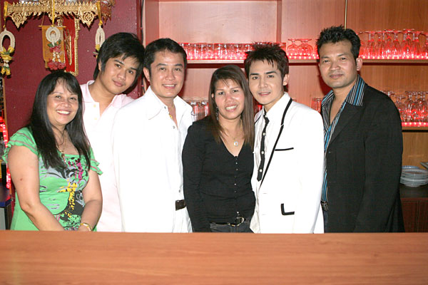 Gratai Khao und das RCA-Team