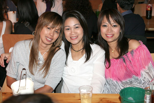 Drei Thaifrauen sind begeistert