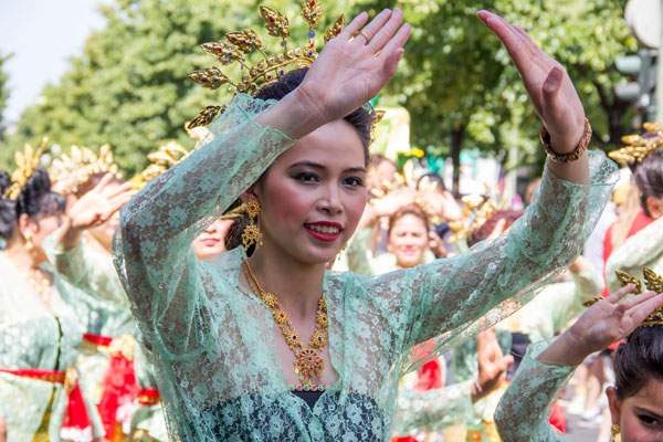 Thai-Tänzerin beim Karneval der Kulturen 2014