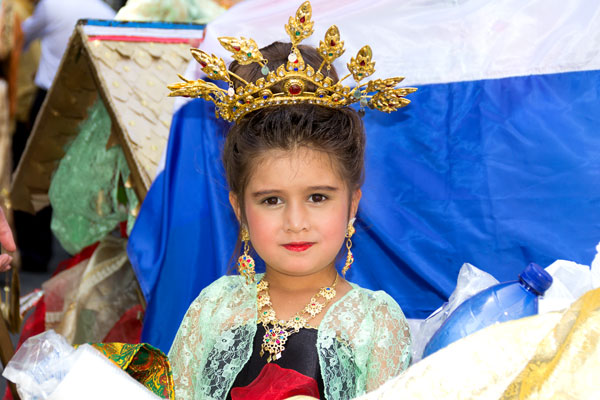 Kleine Thai-Tänzerin beim Karneval der Kulturen 2014