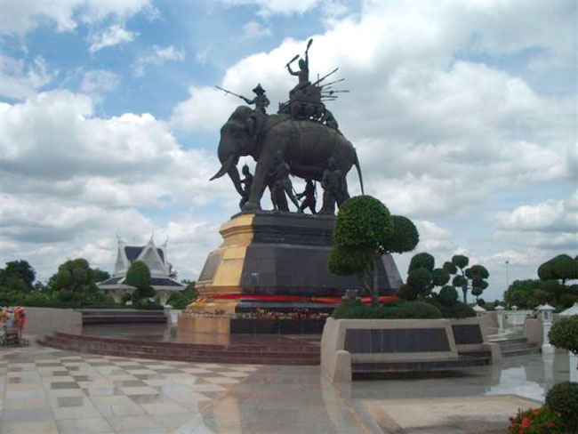 Denkmal für Königin Suriyothai