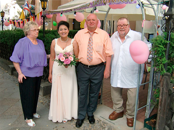 Das Brautpaar mit den Eltern von Reinald