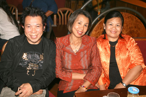 Thai-Gastronom Edd mit Bekannten 2008