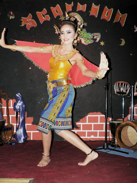Thai-Tanz auf der Bühne 2008