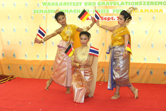 Thai-Tanz mit den Flaggen, 2008