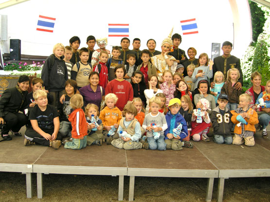 Kids mit Thaitänzer in Lippe 2008