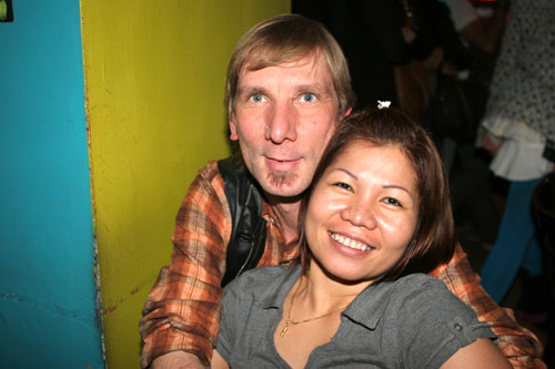 Mucki freut sich mit ihrem Mann 2008