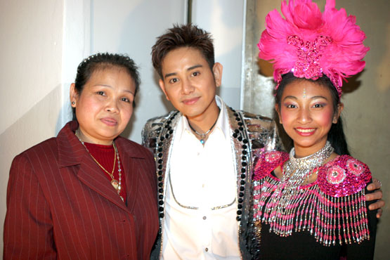 Thai-Tänzerin Ann mit der Mama 2008
