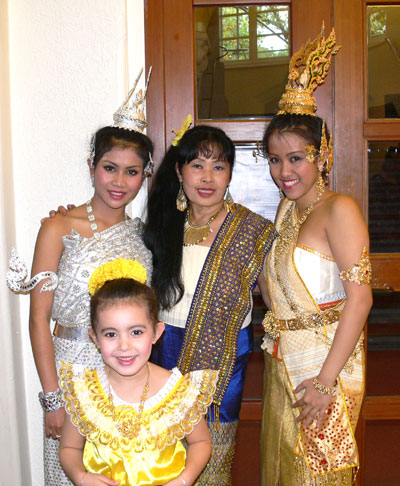 Thaitänzerinnen beim MekongLänderTag 2009.