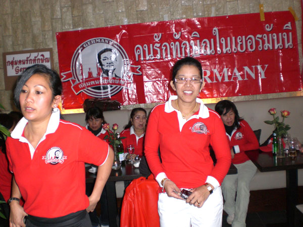 Polit-Veranstaltung der Rot-Hemden im Berliner Thairestaurant, 2009