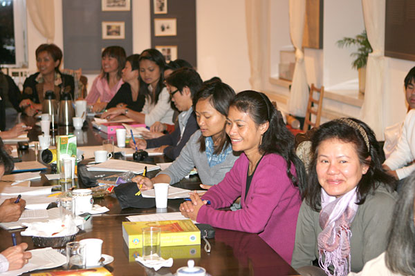 Thai-Frauenvereine beim Seminar in Berlin.