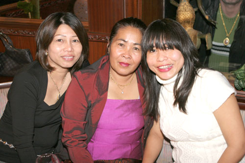 Thai-Schwestern Ott und Jim mit little Oma in Berlin 2008