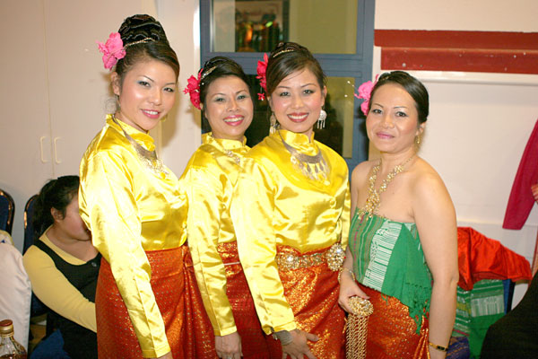 Thai-Tanzgruppe auf dem Loy Krathong Fest 2009.