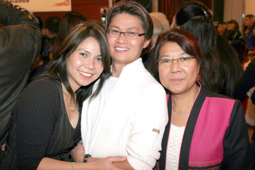 Drei Thailänderinnen auf dem Berliner Lichterfest 2009.