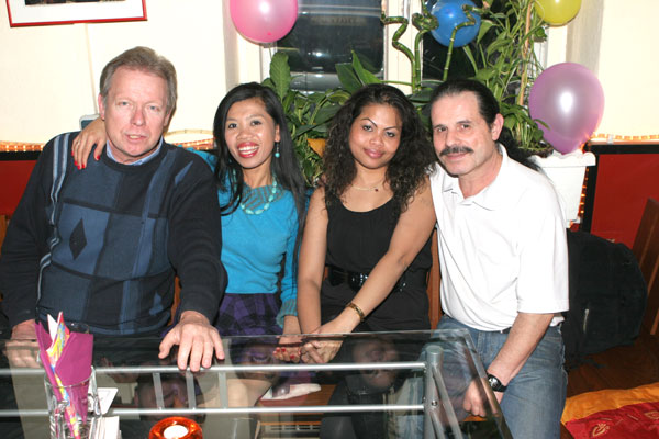 Werner mit schöner Muniah von Indonesia, Franco mit Nancy.